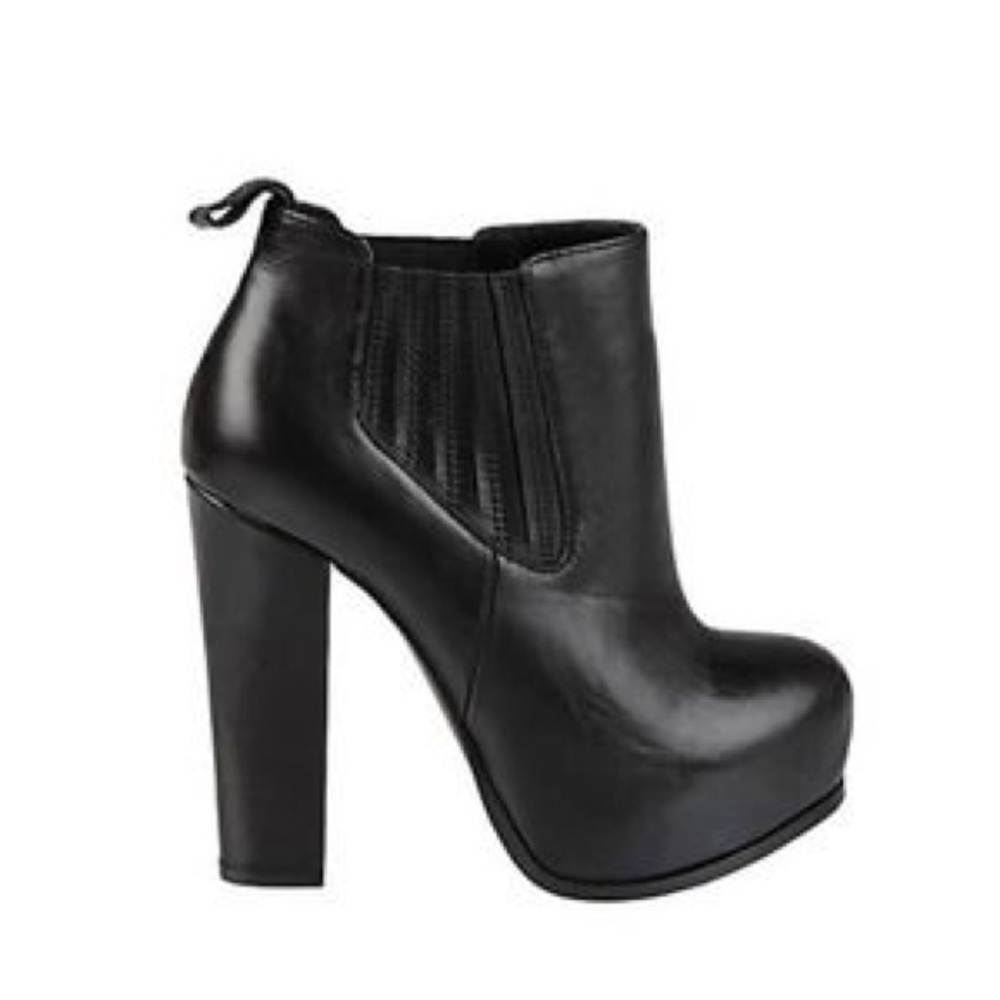 Steve Madden Saffronn platform bootie .
